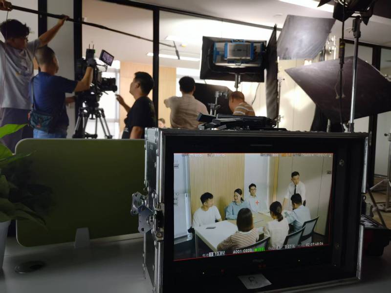 夏县TVC拍摄公司：科技产品视觉化大师，诠释未来感与功能美学